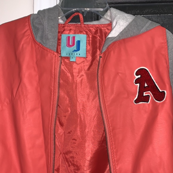 Red & gray jacket - Picture 2 of 6